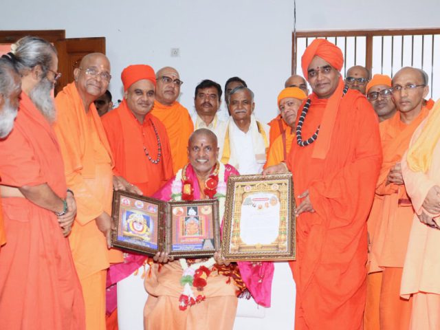 Swamiji participating in Mahakumbhabhishekam at Sri Samayapuram Mahamariamman Temple, Baburayanakoppalu