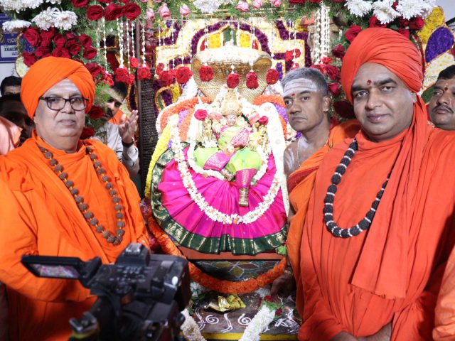 Swamiji and fellow Pontiffs offering prayers at Chamundi Hill on Adi Ashada Friday
